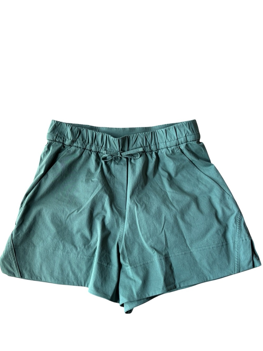 Lululemon On The Fly Shorts 2.5” 
Size S/6 Green Drawstring